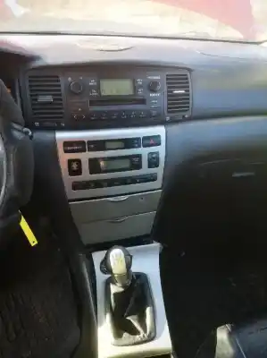 Veicolo di demolizione toyota corolla (e11) 2.0 d-4d linea sol dell'anno 2003 alimentato 