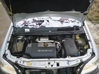 Veículo de Sucata opel zafira a 2.0 dti do ano 2001 alimentado 