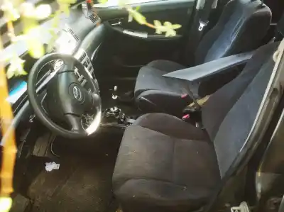 Veículo de Sucata toyota corolla (e12) 2.0 d-4d linea luna berlina do ano 2003 alimentado 