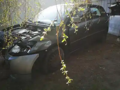 Veículo de Sucata toyota corolla (e12) 2.0 d-4d linea luna berlina do ano 2003 alimentado 