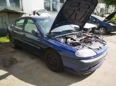 Véhicule à la ferraille renault                                            laguna (b56)                                                                                                                                                                                                                                               2.0                                                                                                                                                                                                                                                        de l'année 1996 alimenté n7q 