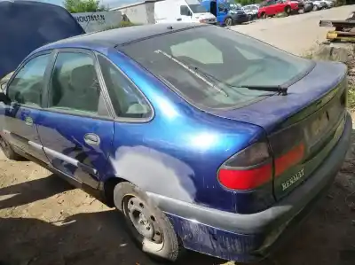 Véhicule à la ferraille renault                                            laguna (b56)                                                                                                                                                                                                                                               2.0                                                                                                                                                                                                                                                        de l'année 1996 alimenté n7q 
