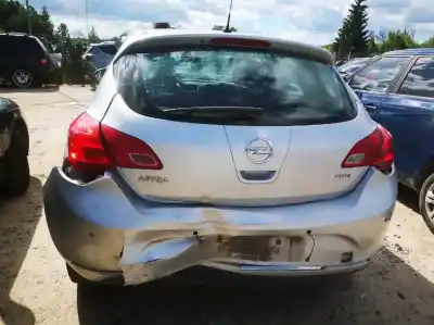 Véhicule à la ferraille opel astra j lim. 1.7 16v cdti de l'année 2012 alimenté a17dts 2477468