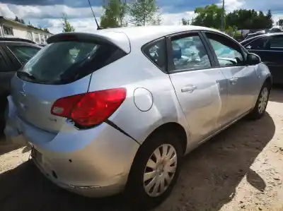 Véhicule à la ferraille opel astra j lim. 1.7 16v cdti de l'année 2012 alimenté a17dts 2477468