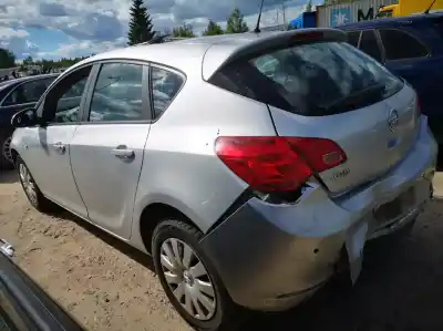 Véhicule à la ferraille opel astra j lim. 1.7 16v cdti de l'année 2012 alimenté a17dts 2477468
