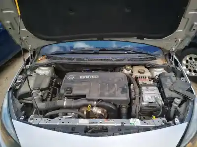 Véhicule à la ferraille opel astra j lim. 1.7 16v cdti de l'année 2012 alimenté a17dts 2477468