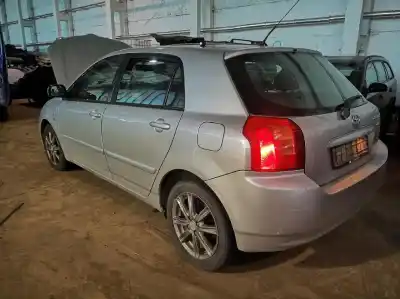 Veículo de Sucata toyota corolla (e12) 2.0 d-4d linea luna berlina do ano 2002 alimentado 