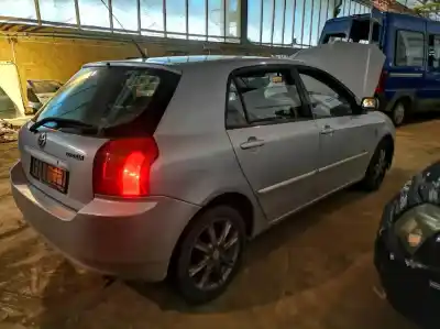 Veículo de Sucata toyota corolla (e12) 2.0 d-4d linea luna berlina do ano 2002 alimentado 