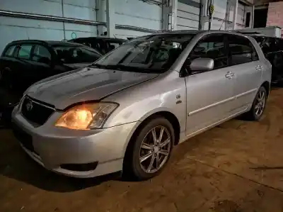 Veículo de Sucata toyota corolla (e12) 2.0 d-4d linea luna berlina do ano 2002 alimentado 