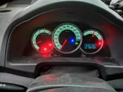 Veículo de Sucata toyota corolla verso (r1) 2.2 d-4d sol do ano 2007 alimentado 