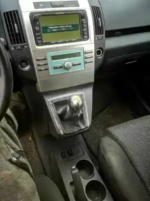 Véhicule à la ferraille toyota corolla verso (r1) 2.2 d-4d sport de l'année 2006 alimenté 