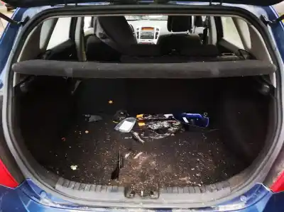 Veículo de Sucata kia ceed (ed) 1.6 crdi 115 do ano 2006 alimentado d4fb7z054094 r74d