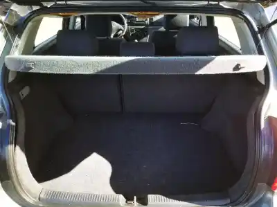 Veicolo di demolizione toyota corolla (e12) 2.0 d-4d sol berlina dell'anno 2003 alimentato 