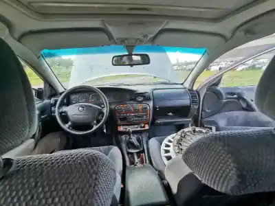 Veículo de Sucata opel omega b 2.0 16v cat (x 20 xev / l34) do ano 1997 alimentado x20xev