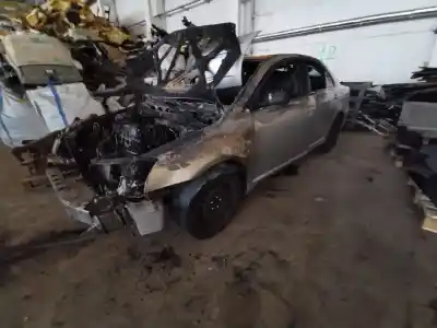 Veículo de Sucata toyota avensis (_t25_) 2.0 (azt250_) do ano 2004 alimentado 