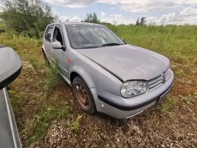 Verschrottungsfahrzeug VOLKSWAGEN GOLF IV (1J1) 1.8 T des Jahres 2000 angetrieben AGU