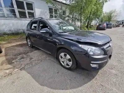 Veicolo di demolizione HYUNDAI I30 (FD) 1.6 CRDI dell'anno 2010 alimentato D4FB9Z176298 R86E