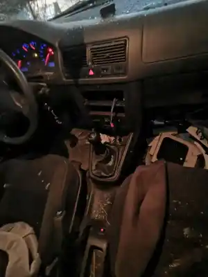 Verschrottungsfahrzeug volkswagen golf iv (1j1) 1.9 sdi des jahres 2001 angetrieben aqm