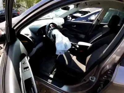 Veículo de Sucata kia cee'd fastback (ed) 1.6 crdi 115 do ano 2008 alimentado 	d4fb8z111496 r74e