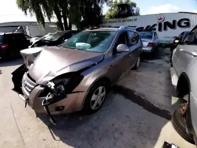 Veículo de Sucata kia cee'd fastback (ed) 1.6 crdi 115 do ano 2008 alimentado 	d4fb8z111496 r74e