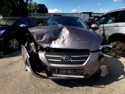 Veículo de Sucata kia cee'd fastback (ed) 1.6 crdi 115 do ano 2008 alimentado 	d4fb8z111496 r74e