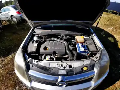 Véhicule à la ferraille opel astra h (a04) 1.7 cdti (l48) de l'année 2005 alimenté 