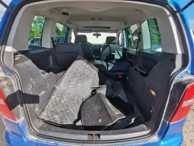 Veículo de Sucata volkswagen touran (1t1, 1t2) 1.9 tdi do ano 2004 alimentado bkc