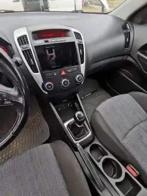 Veículo de Sucata kia cee'd fastback (ed) 1.4 do ano 2009 alimentado g4fa9z191065 r95j