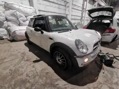 Scrapping Vehicle mini mini (r50, r53) cooper of the year 2003 powered 
