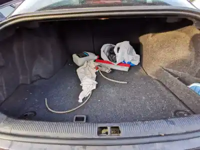 Veicolo di demolizione audi a4 b5 (8d2) 1.8 dell'anno 1997 alimentato adr