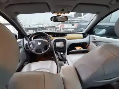 Veicolo di demolizione jaguar x-type i (x400) 2.1 v6 dell'anno 2002 alimentato 