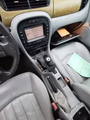 Veicolo di demolizione jaguar x-type i (x400) 2.1 v6 dell'anno 2002 alimentato 