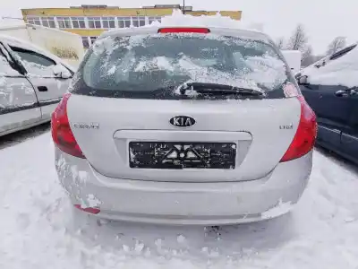 Veicolo di demolizione kia cee'd fastback (ed) 1.6 crdi 90 dell'anno 2007 alimentato 	d4fb7z038660 r74d