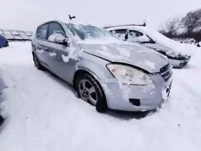 Veicolo di demolizione KIA CEE'D FASTBACK (ED) 1.6 CRDI 90 dell'anno 2007 alimentato 	D4FB7Z038660 R74D