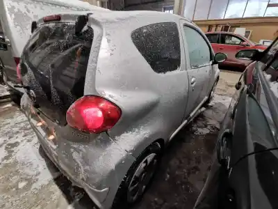 Véhicule à la ferraille toyota aygo (_b1_) 1.0 (kgb10_) de l'année 2006 alimenté 