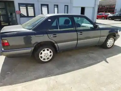 Veículo de Sucata mercedes-benz clase e (w124) e 300 d (124.131) do ano 1994 alimentado om 606.910