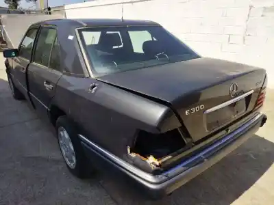 Veículo de Sucata mercedes-benz clase e (w124) e 300 d (124.131) do ano 1994 alimentado om 606.910