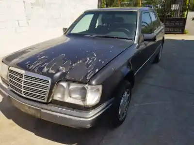 Veículo de Sucata mercedes-benz clase e (w124) e 300 d (124.131) do ano 1994 alimentado om 606.910