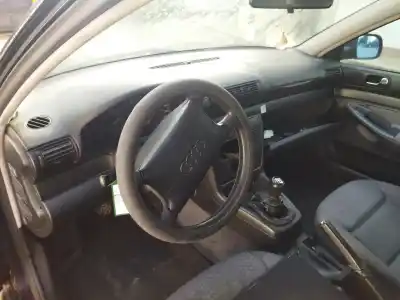 Veículo de Sucata audi a4 b8 avant (8k5) 2.0 tdi do ano 2000 alimentado cagb,cjcb,csub
