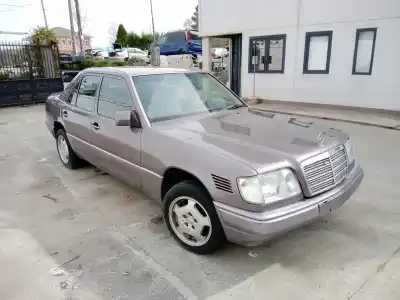 Veículo de Sucata mercedes-benz clase e (w124) e 300 d (124.131) do ano 1999 alimentado om 606.910