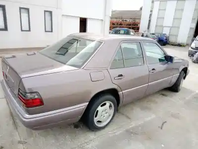 Veículo de Sucata mercedes-benz clase e (w124) e 300 d (124.131) do ano 1999 alimentado om 606.910