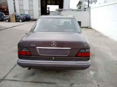 Veículo de Sucata mercedes-benz clase e (w124) e 300 d (124.131) do ano 1999 alimentado om 606.910