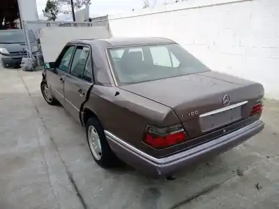 Veículo de Sucata mercedes-benz clase e (w124) e 300 d (124.131) do ano 1999 alimentado om 606.910