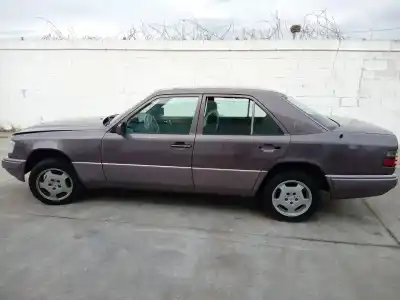 Veículo de Sucata mercedes-benz clase e (w124) e 300 d (124.131) do ano 1999 alimentado om 606.910
