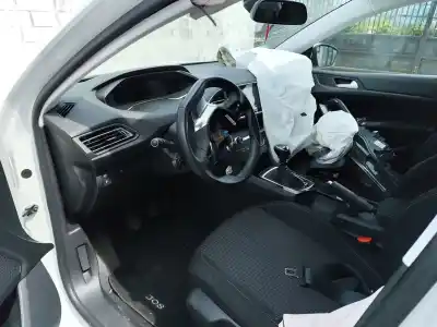 Véhicule à la ferraille PEUGEOT 308 III (FB_, FH_, FP_, F3_)  de l'année 2021 alimenté YHZ (DV5RC)
