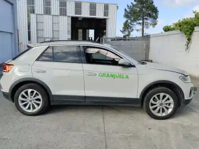 Scrapping Vehicle volkswagen t-roc (a11, d11) 1.0 tsi of the year 2022 powered dlaa
