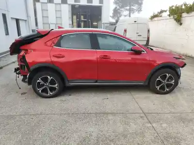 Veicolo di demolizione KIA XCEED (CD)  dell'anno 2022 alimentato G4LD