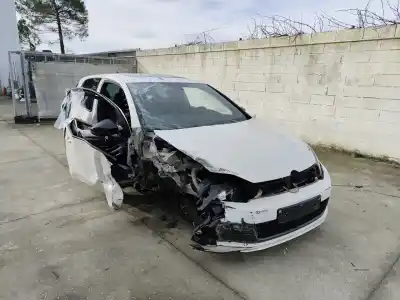 Veículo de Sucata VOLKSWAGEN GOLF VI (5K1)  do ano 2010 alimentado CCZB