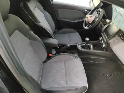 Veículo de Sucata renault clio v (b7_) tce 90 (b7mt) do ano 2025 alimentado h4d 450,h4d 470