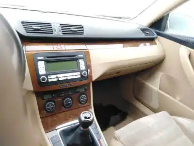 Veículo de Sucata volkswagen passat berlina (3c2) 2.0 tdi do ano 2006 alimentado bkp